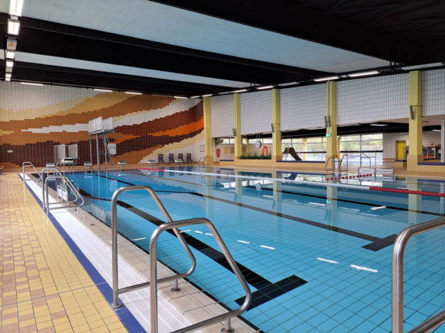 25m Schwimmbecken vom Wahnbad in Köln Porz
